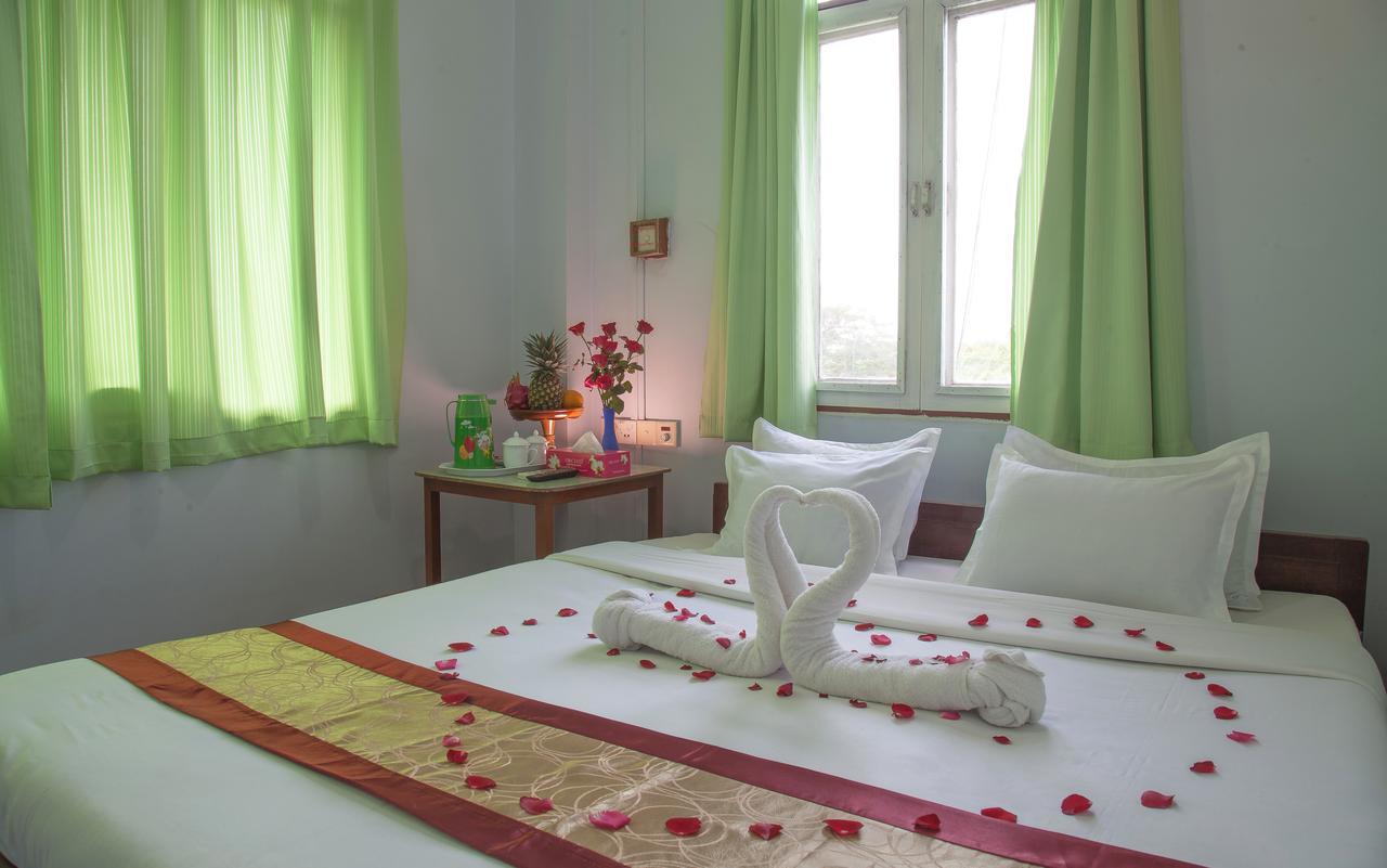 Mother Land Inn 2 Yangon Esterno foto