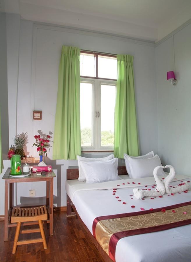Mother Land Inn 2 Yangon Esterno foto