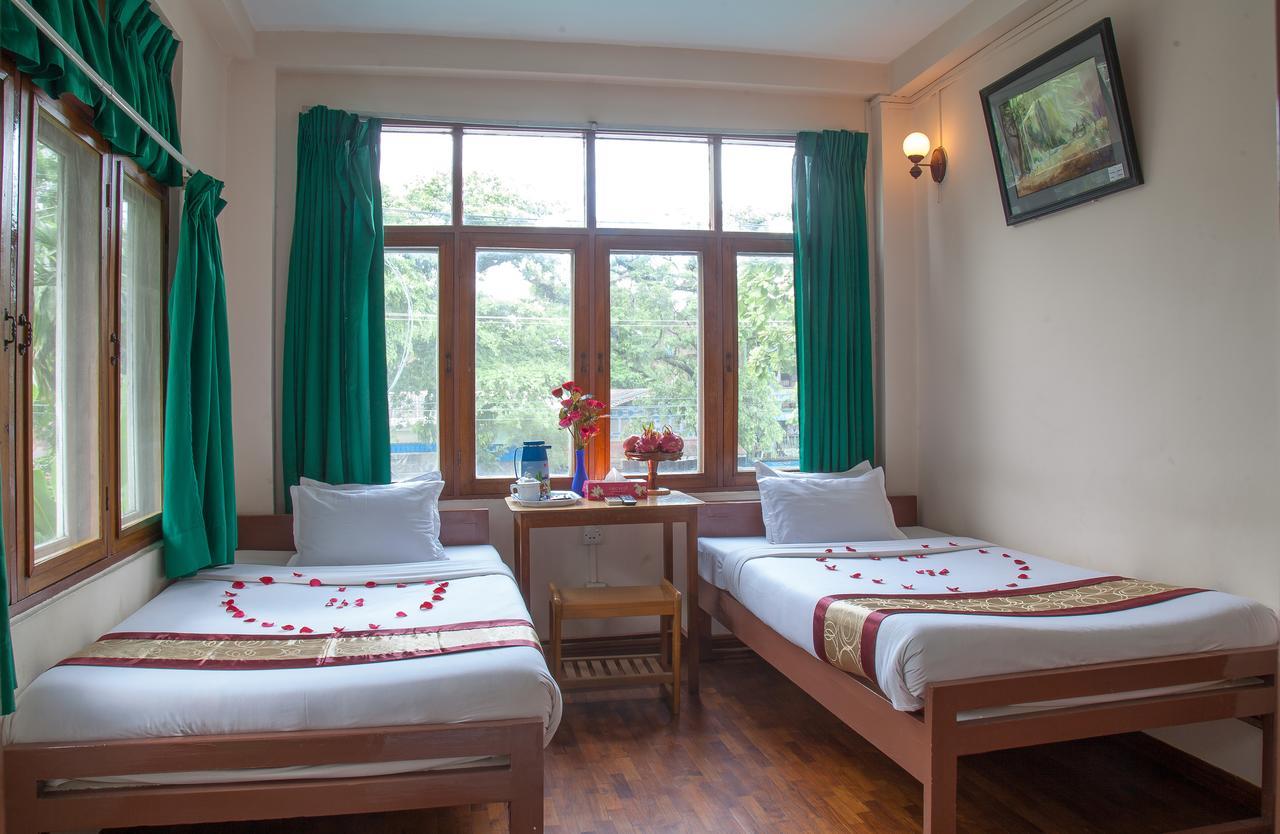 Mother Land Inn 2 Yangon Esterno foto