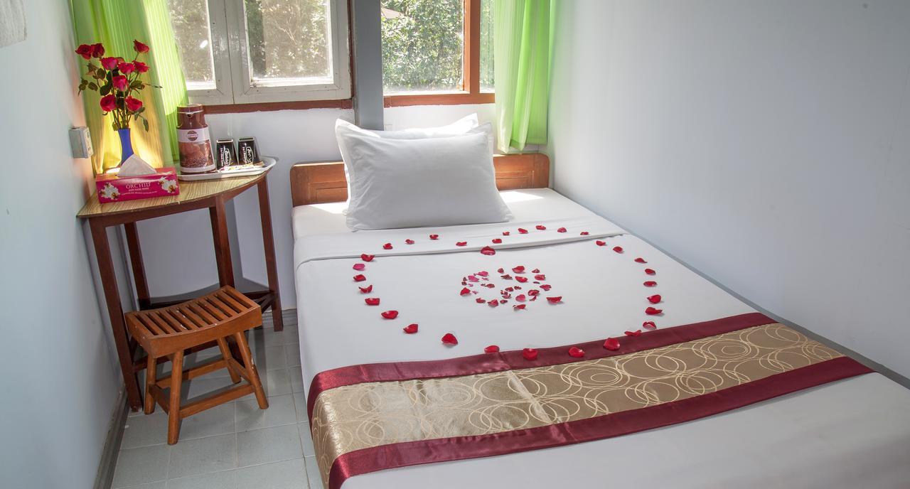 Mother Land Inn 2 Yangon Esterno foto